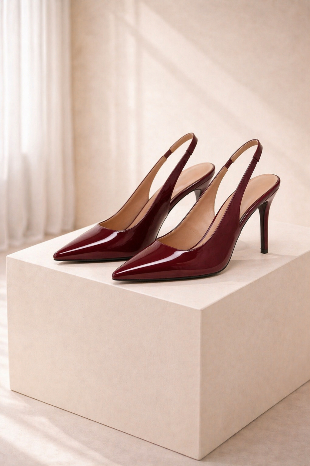 Zapatos de Tacón Elegantes Tipo Slingback en Charol Color Vino – Estilo Sofisticado y Femenino
