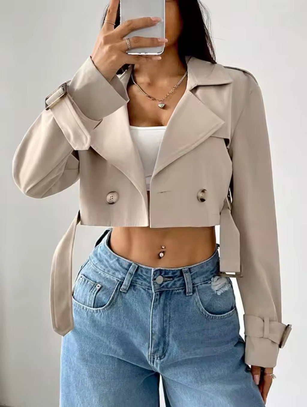 Chaqueta Cropped Tipo Trench Beige con Cinturón Ajustable