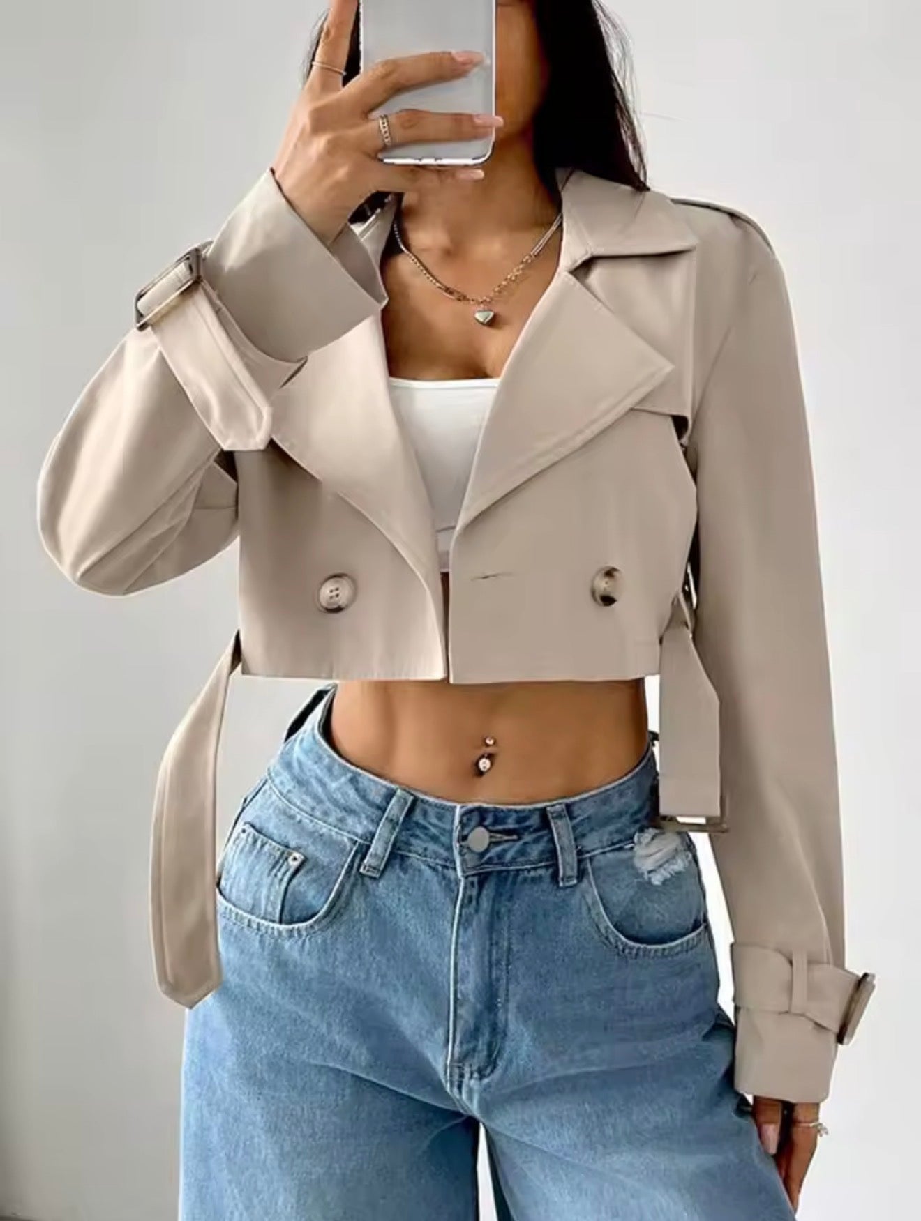 Chaqueta Cropped Tipo Trench Beige con Cinturón Ajustable