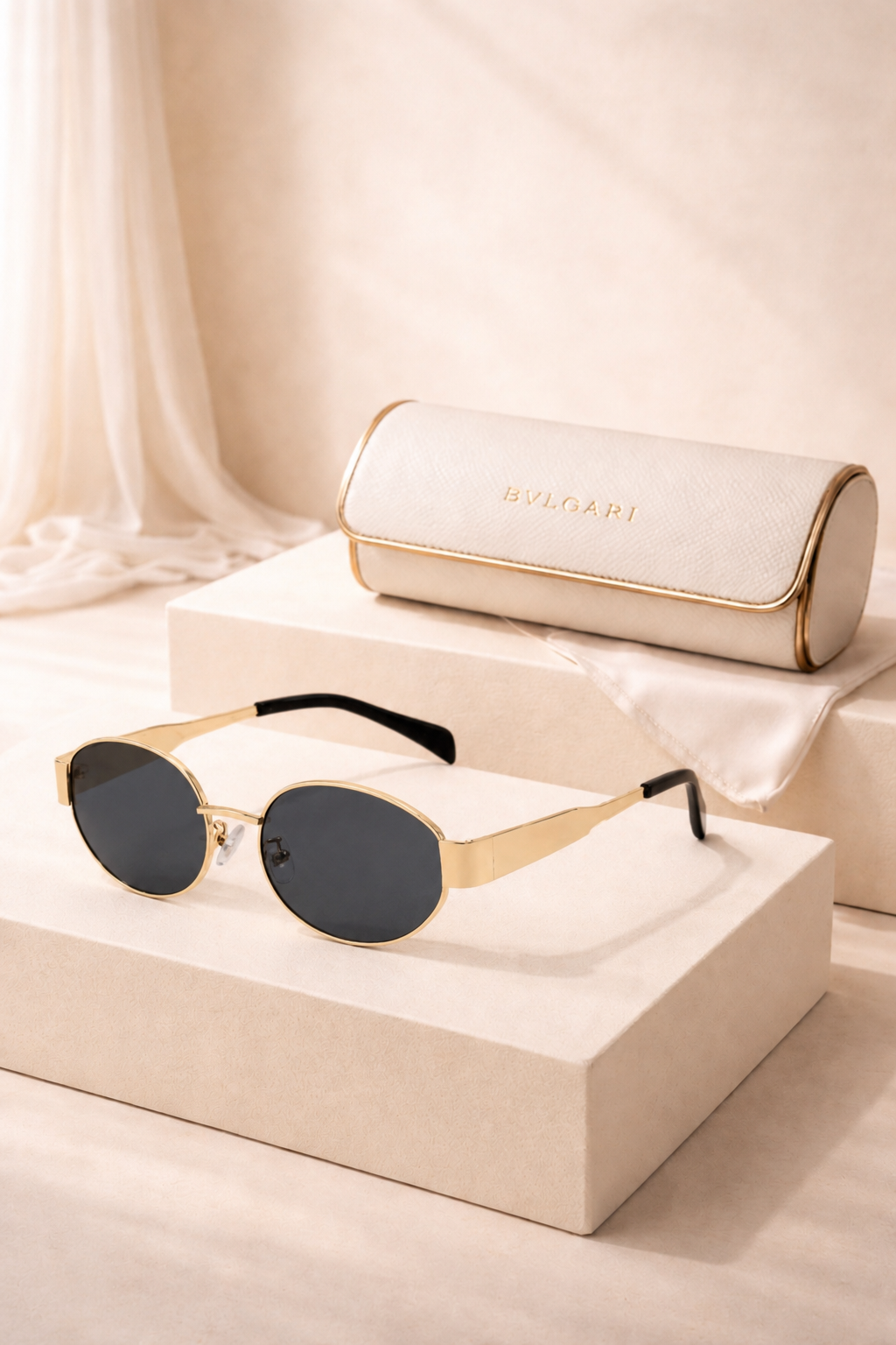 Gafas de Sol Ovaladas Vintage con Montura Dorada y Lentes Oscuras