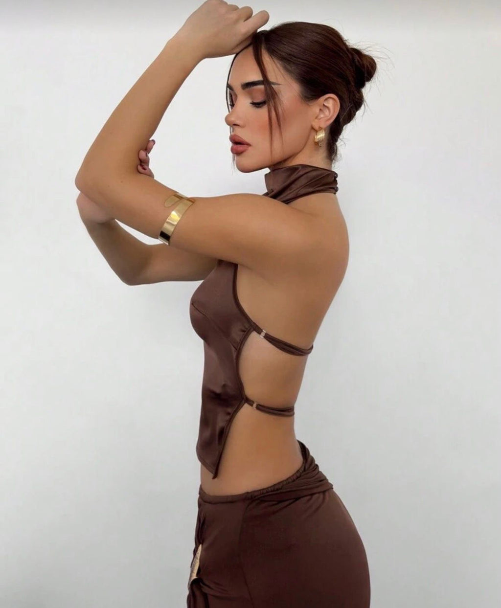 Top halter satinado efecto cuero – Elegante, ajustado y sofisticado