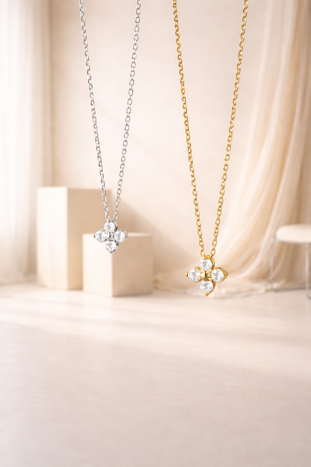 Colgante Fino de Mujer con Flor de Diamante – Elegancia Delicada y Atemporal