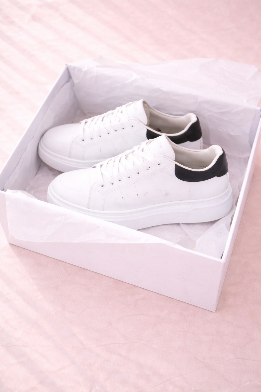 Zapatillas Urbanas Estilo Minimalista y Suela Oversize