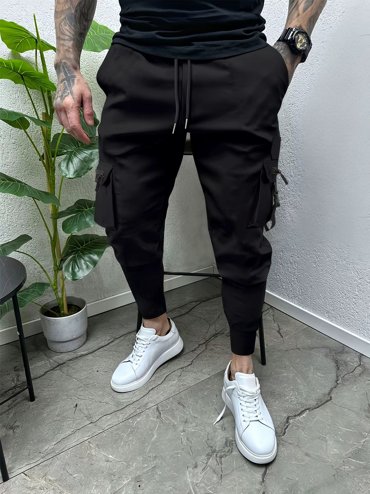 Pantalón Cargo Jogger Negro Slim Fit con Bolsillos Laterales – Estilo Urbano Premium
