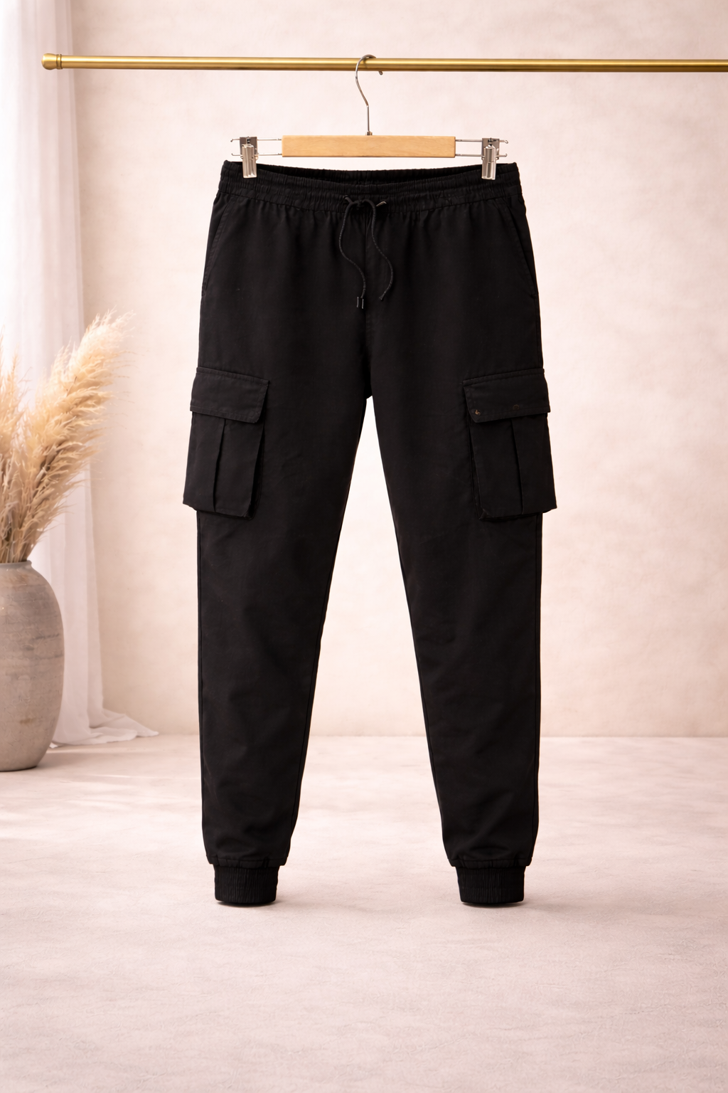 Pantalón Cargo Jogger Negro Slim Fit con Bolsillos Laterales – Estilo Urbano Premium