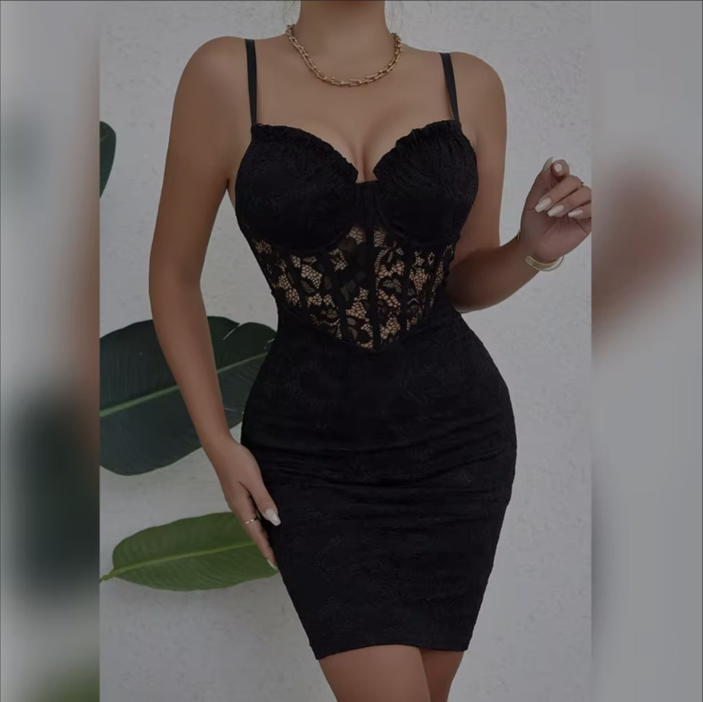 Vestido Negro Elegante con Corset de Encaje – Ajuste Perfecto