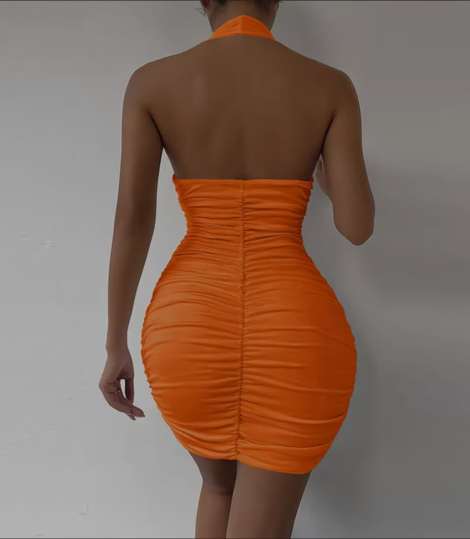 Vestido Mini  Ajustado con Escote Halter y Diseño Fruncido