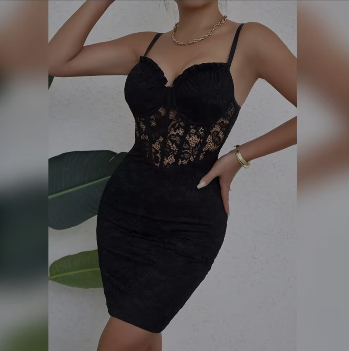 Vestido Negro Elegante con Corset de Encaje – Ajuste Perfecto