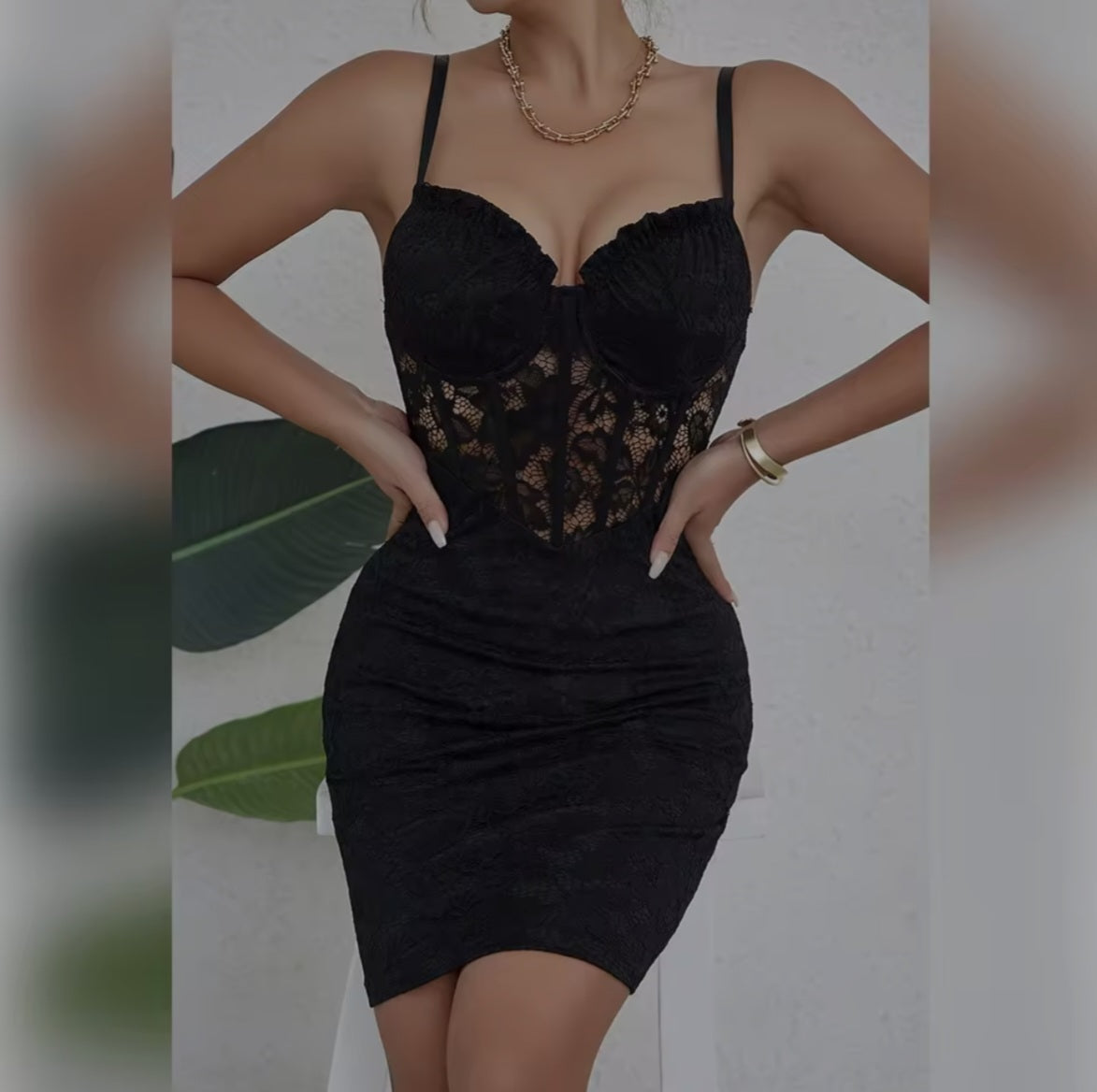 Vestido Negro Elegante con Corset de Encaje – Ajuste Perfecto